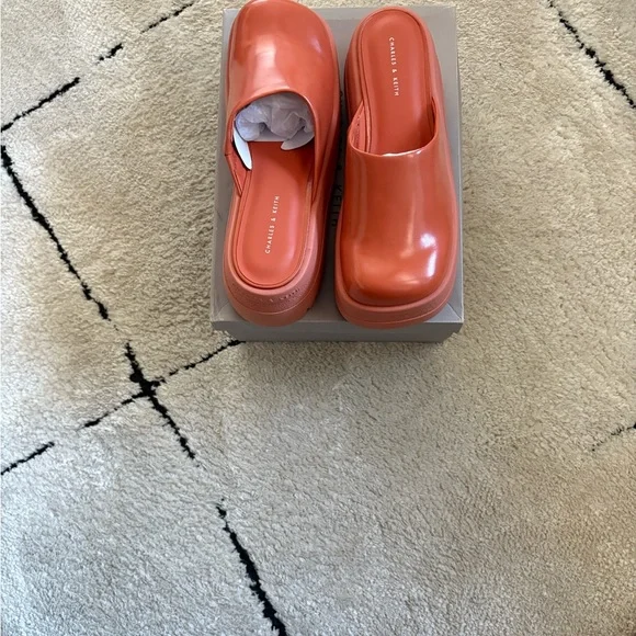 Charles & Keith Coral Slip-On Shoes - Picture 4 of 4